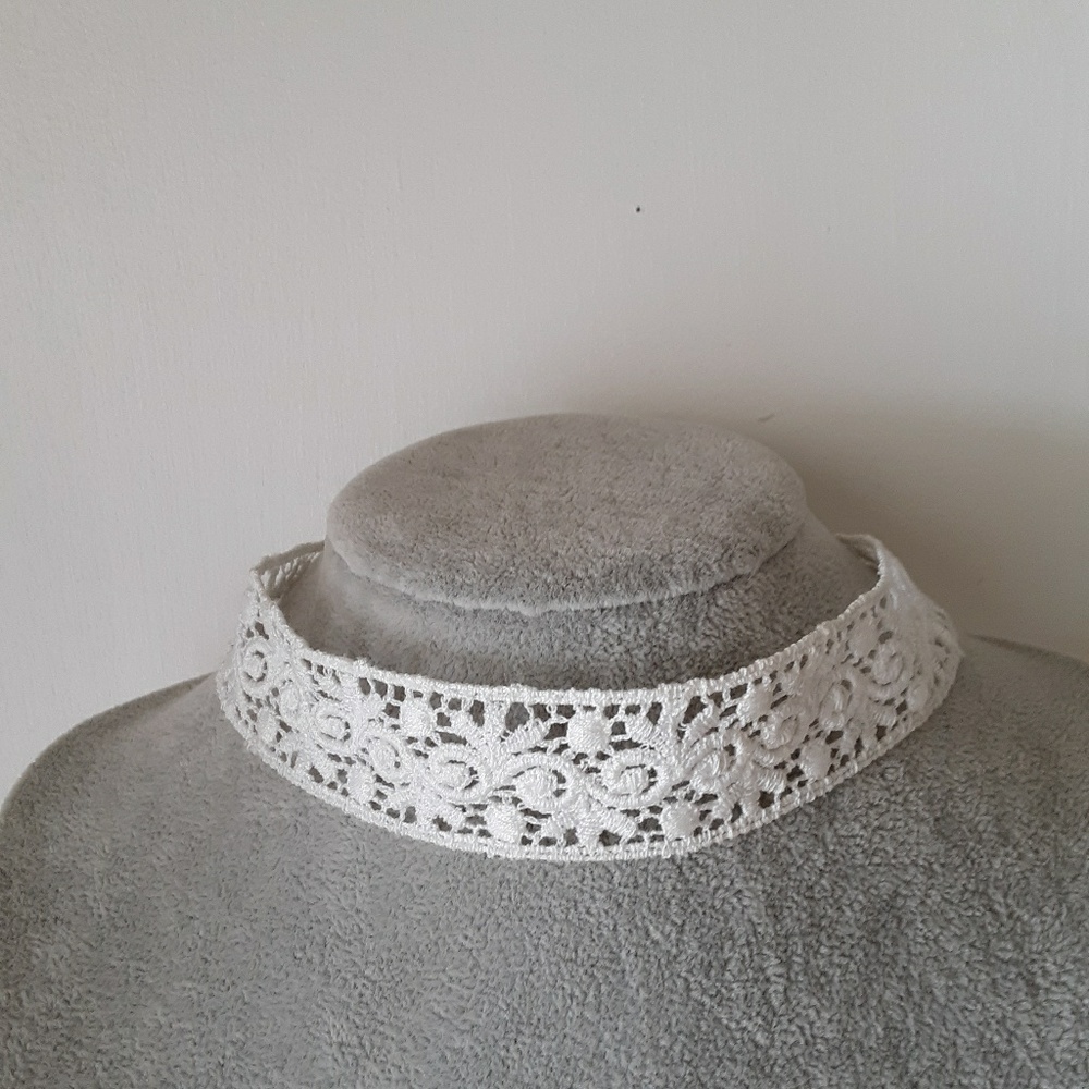 NWT Vintage Lace Choker